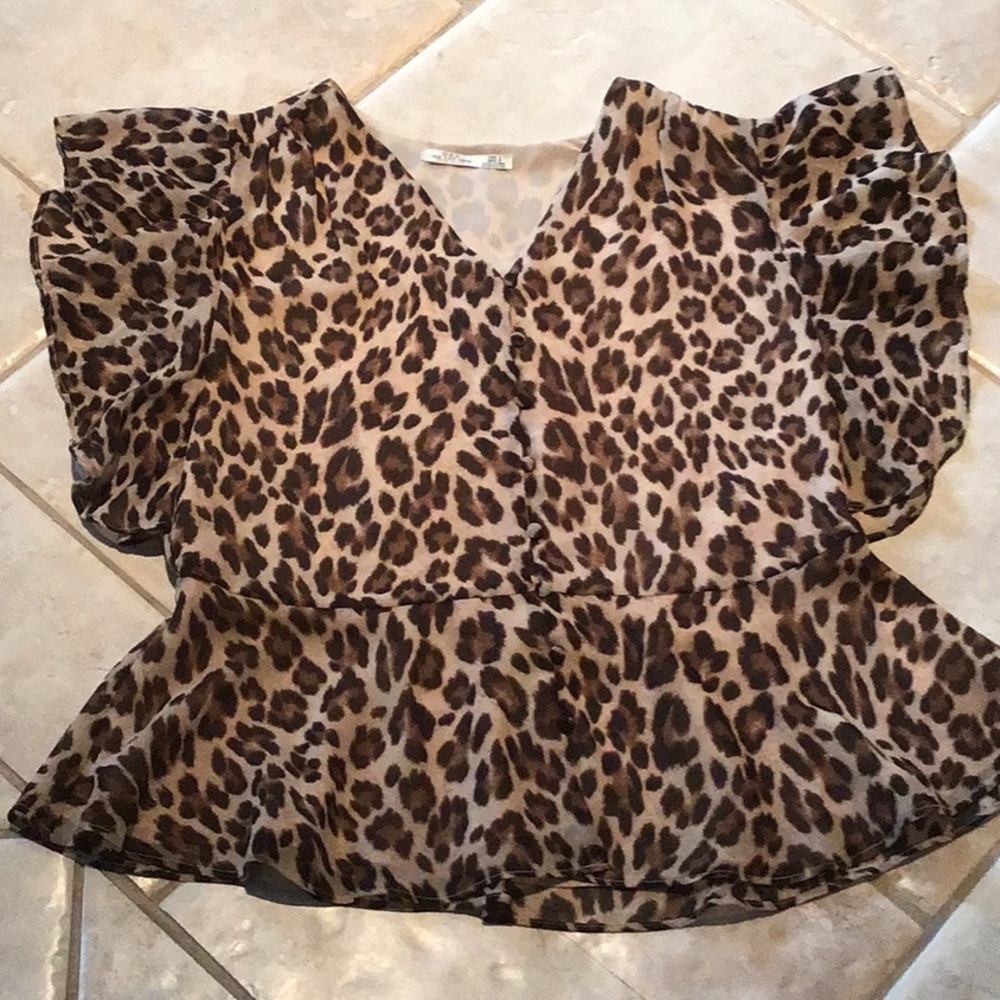 ☀️Dex Leopard print short sleeve blouse